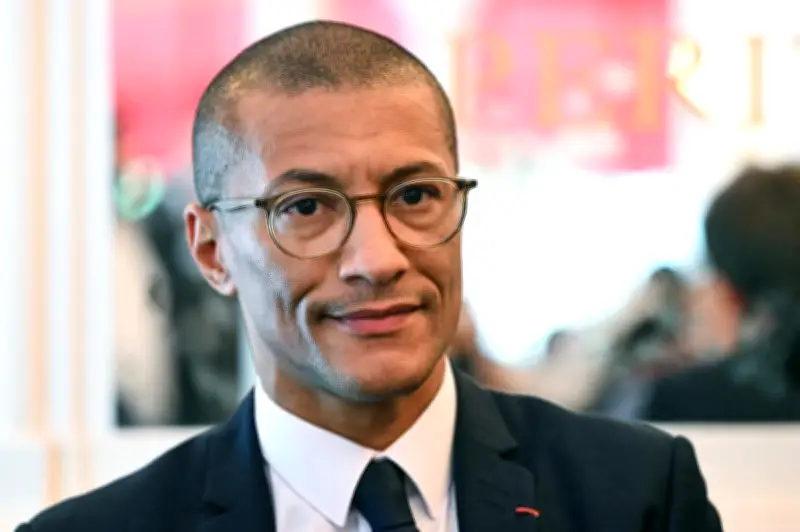 Bras de fer à Saint-Ouen : Master Poulet contre le maire