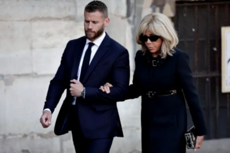 Brigitte Macron confie sa tristesse face à la noirceur du monde