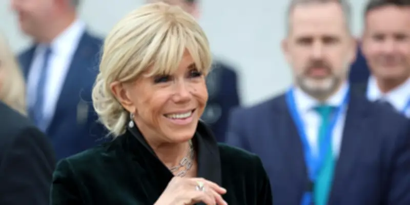 Brigitte Macron se confie sur la noirceur du monde à l'Élysée
