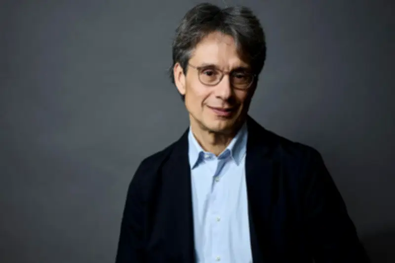 Bruno Patino d'Arte appelle à une éthique pour l'IA face à son impact sur l'humanité