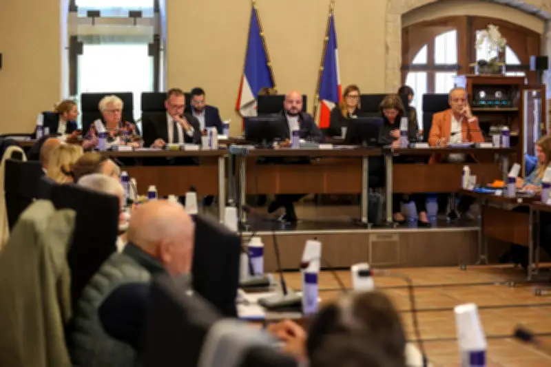 Budget 2026 à Fréjus : hausse des taxes et division au conseil municipal