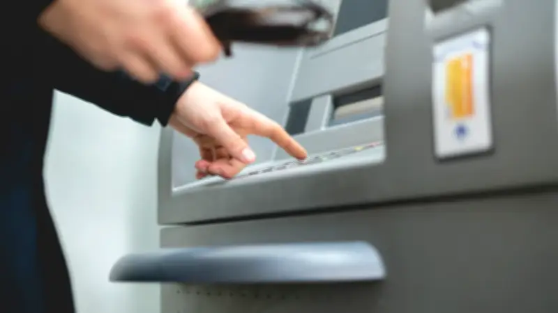 Bug sur un distributeur : 800 € débités sans billet