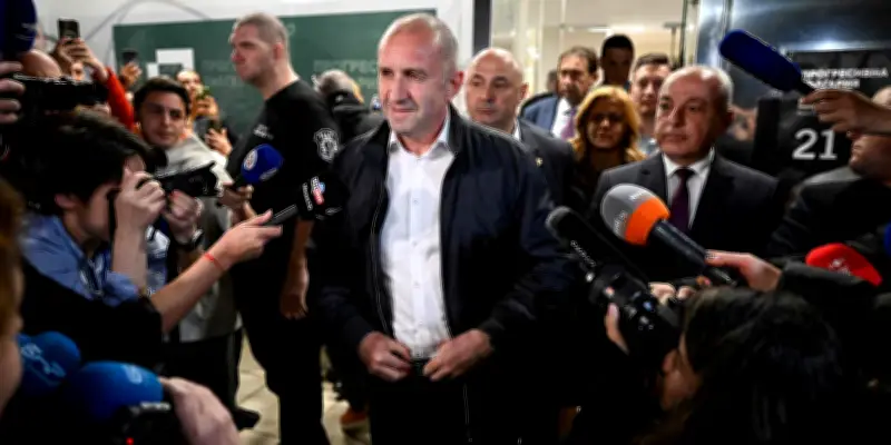 Bulgarie : la large victoire de Radev aux législatives, un gage de stabilité pour le pays