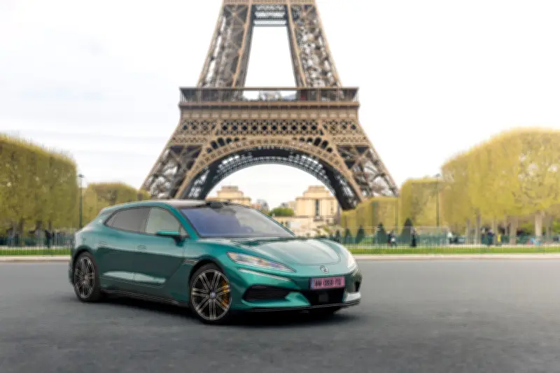 BYD lance Denza en Europe avec une offensive premium au Palais Garnier