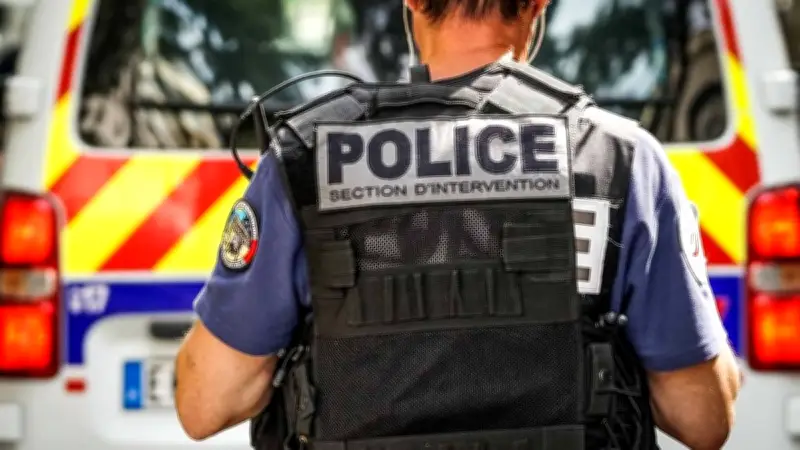 Béziers : deux policiers blessés en sauvant un homme d'un incendie de parking