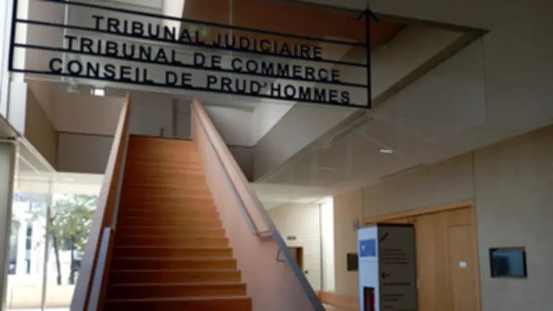 Béziers : un an de bracelet électronique pour un homme ayant menacé de mort sa femme