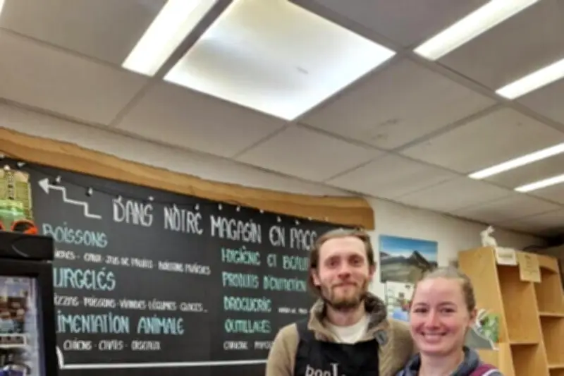 Caille : une épicerie-quincaillerie bicentenaire renaît grâce à un couple passionné