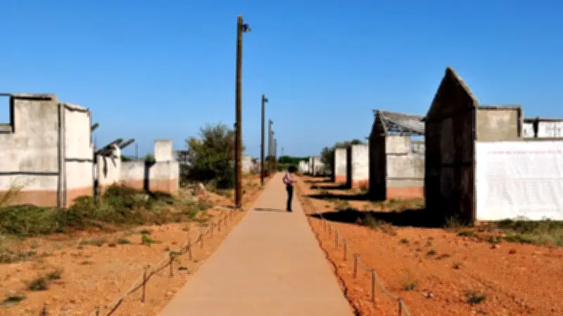 Camp de Rivesaltes : 60 corps déplacés, des familles de harkis portent plainte
