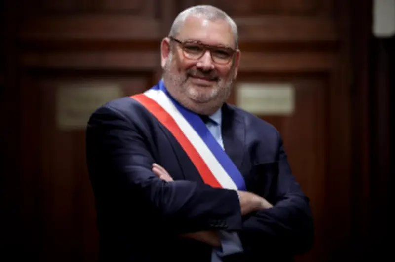 Carcassonne : le maire RN Christophe Barthès suscite la polémique par ses gestes symboliques