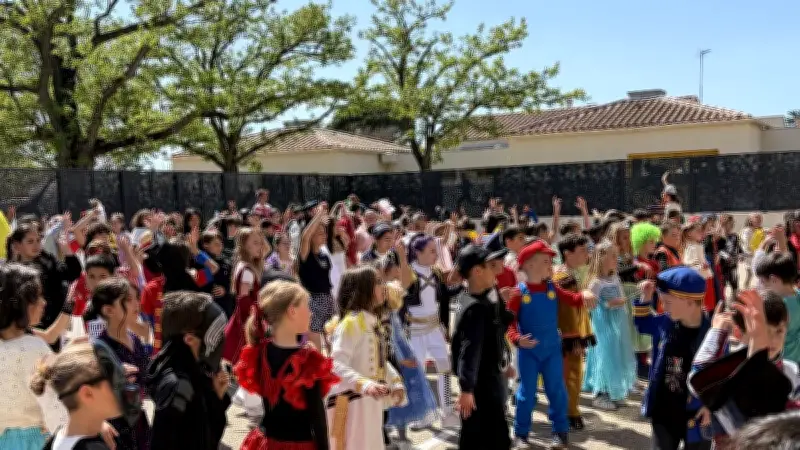 Carnaval à l'école Jean-Monnet : chasse aux œufs et flash mob pour les élèves