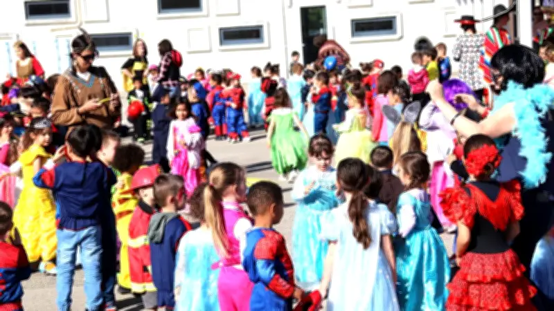 Carnaval à l'école maternelle d'Uchaud : un défilé coloré avant la bataille de confettis