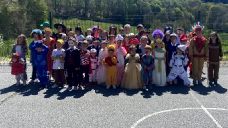 Carnaval réussi à l'école de Vézins-de-Lévézou avant les vacances