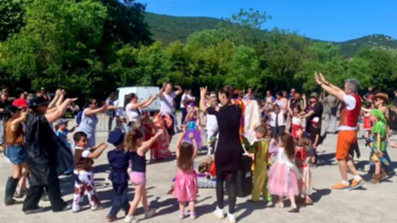 Carnaval réussi à Saint-Hippolyte-du-Fort : costumes et musique