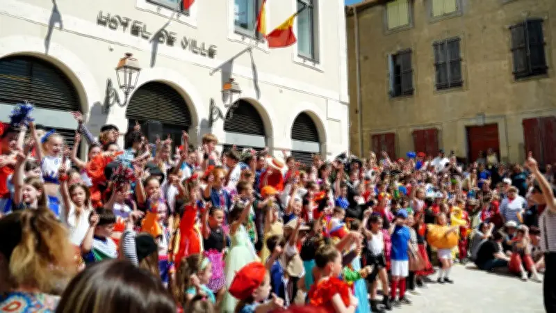 Carnaval traditionnel à Lespignan : joie et chants dans les rues