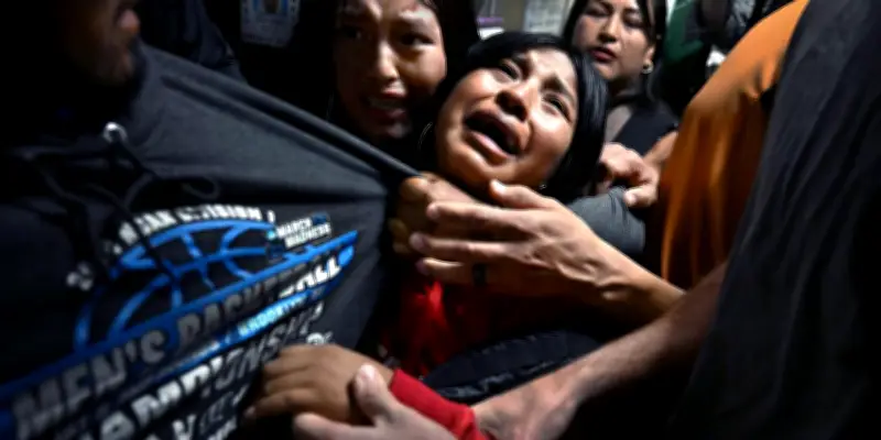 Carol Guzy remporte le World Press Photo avec un cliché sur la séparation des migrants