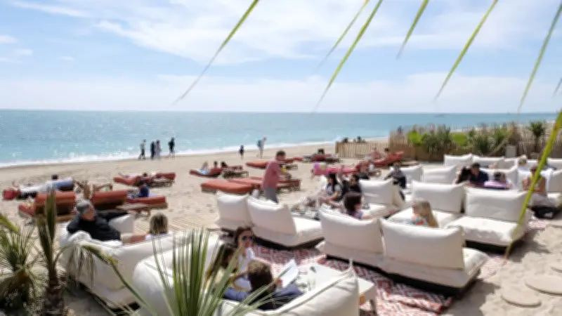 Carré Mer menacé : les frères Pourcel pourront-ils ouvrir leur plage cet été ?