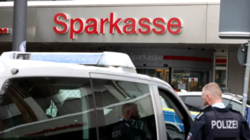 Casse à 100 millions d'euros : les voleurs paient leur parking et fuient tranquillement