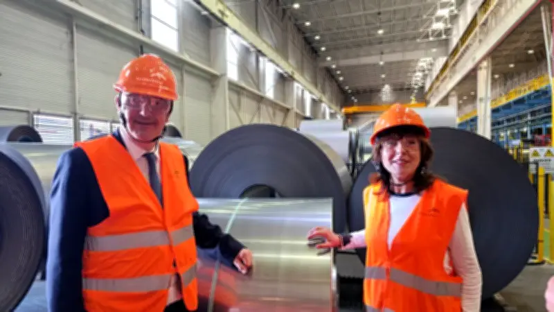 Castex et Delga s'engagent pour moderniser la ligne ferroviaire vitale de l'usine ArcelorMittal en Lozère