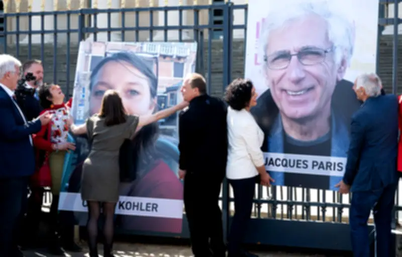 Cécile Kohler et Jacques Paris retirent leurs portraits de l'Assemblée nationale