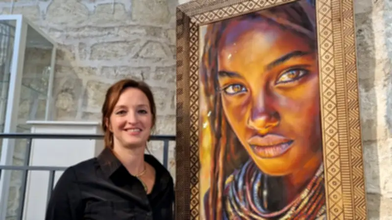 Cécilia Chauvet dévoile "Âme du monde" à Pérols : portraits de femmes en pastel et collages