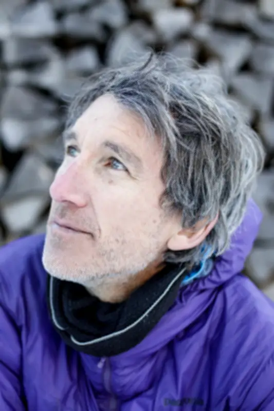 Cédric Sapin-Defour, auteur chez Stock, explique son choix de rester malgré les critiques