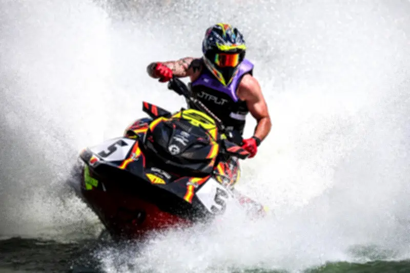 Championnat Jetcross : 93 pilotes s'affrontent sur le lac Montjoyard pour l'ouverture