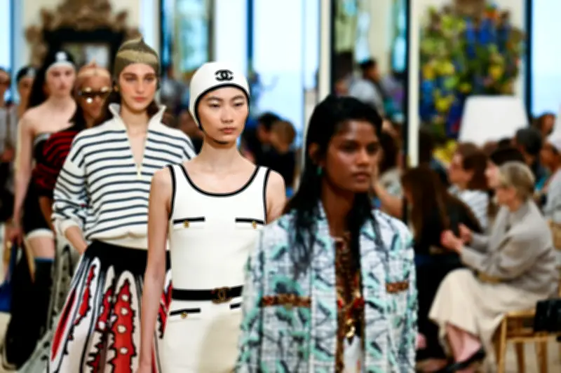 Chanel présente son défilé croisière 2025 au casino de Biarritz
