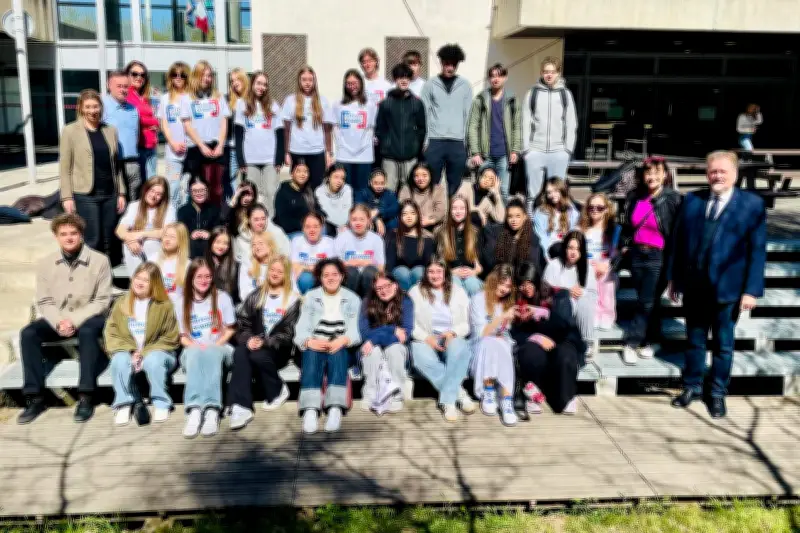 Échange Erasmus à Saint-Raphaël : des lycéens et des Polonais créent un guide touristique