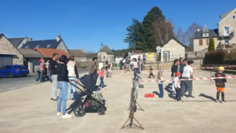 Chasse aux œufs à Aumont-Aubrac : une centaine d'enfants réunis pour un après-midi festif