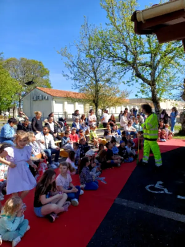 Chasse aux œufs de Pâques : une soixantaine d'enfants réunis pour une fête chocolatée et musicale