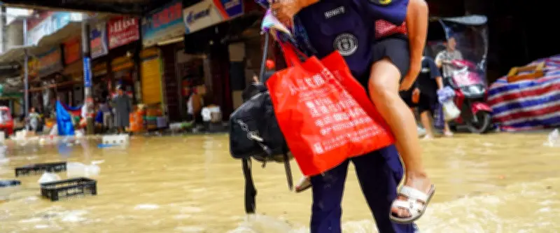 Chine : une fillette de 8 ans survit des heures dans un égout lors d'inondations