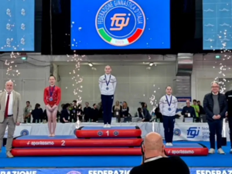 Chloé Jurado brille à Jesolo : argent par équipe et bronze aux barres asymétriques