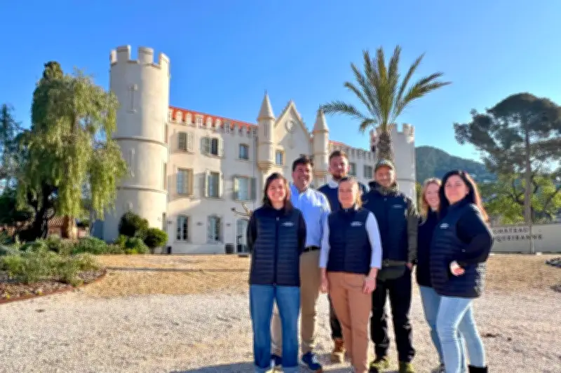 Château Carqueiranne : un domaine viticole en pleine effervescence avec chai, blanc et soirées musicales