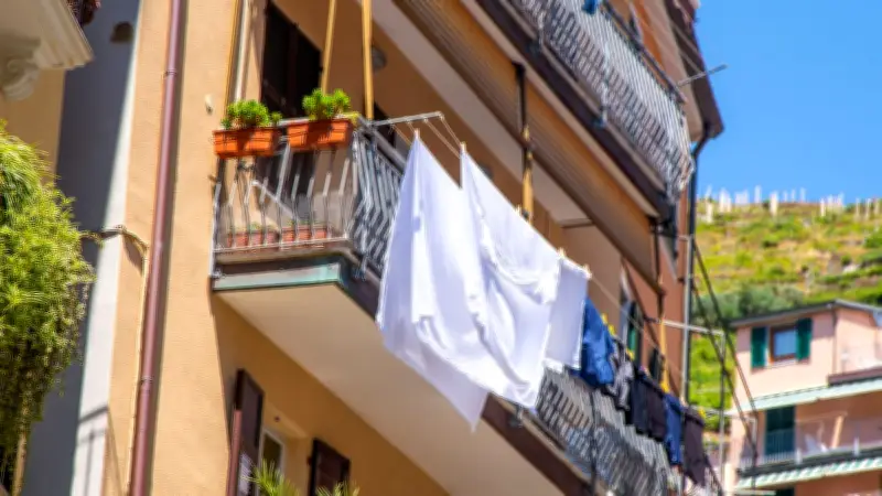Chute du 3e étage ralentie par des cordes à linge : une fillette de 4 ans sauvée