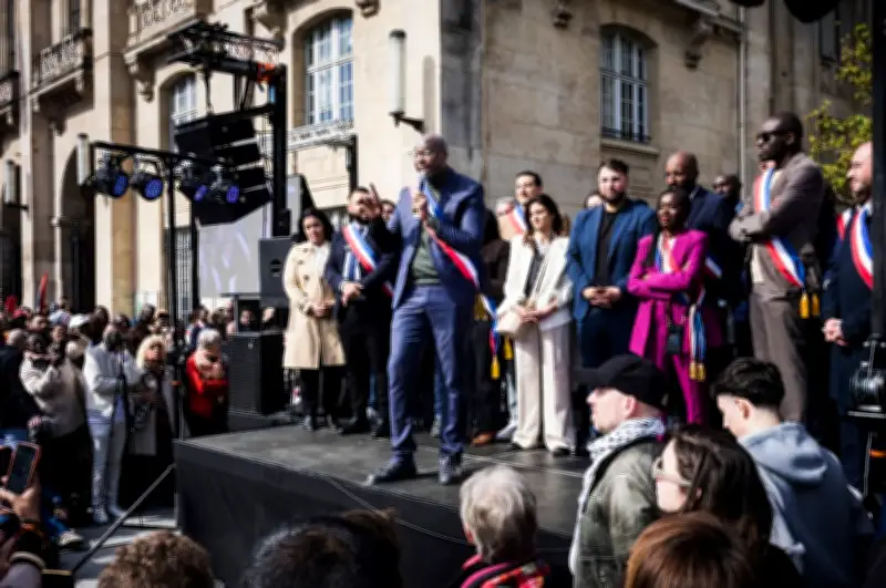 Cinq élus noirs de LFI portent plainte après des courriers et tags racistes