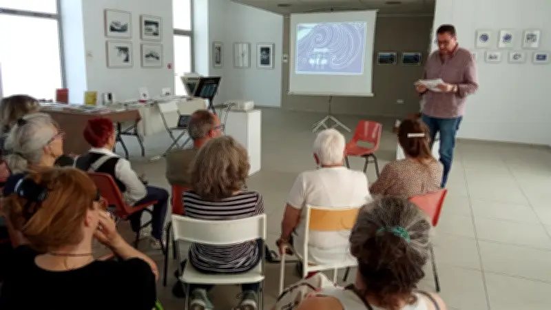Clap de fin poétique pour l'expo Voyages Voyages à Paulhan