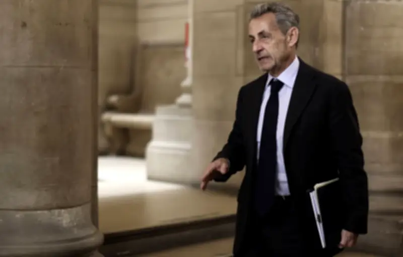 Claude Guéant contredit Nicolas Sarkozy au procès du financement libyen