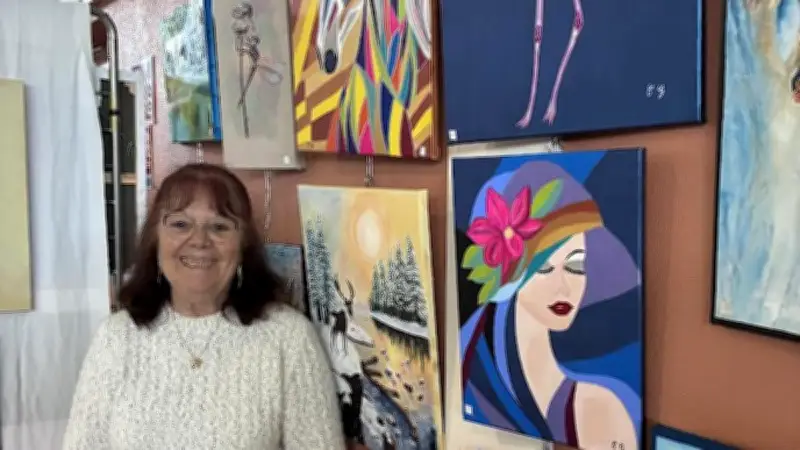 Claudie Gaucher, 72 ans, révèle sa passion pour la peinture dans l'Hérault