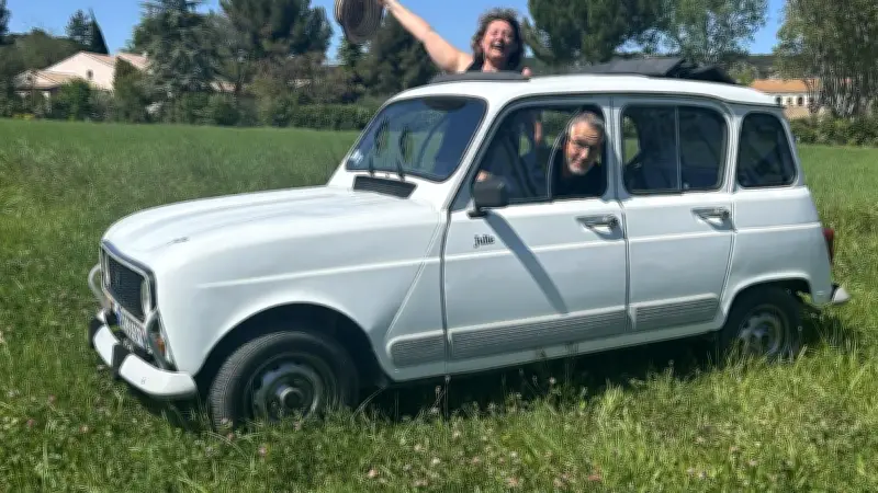 Céline et Christophe Cercus : redécouvrir le Gard en 4L, une philosophie de voyage