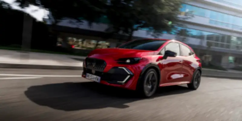 Clio : reine discrète du paysage automobile français et championne des ventes aux pros