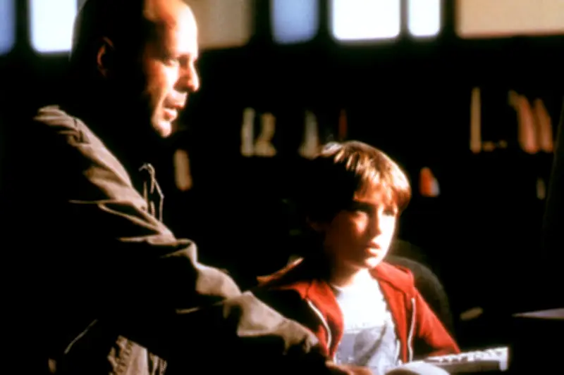 « Code Mercury » avec Bruce Willis : un thriller improbable mais efficace à la télé
