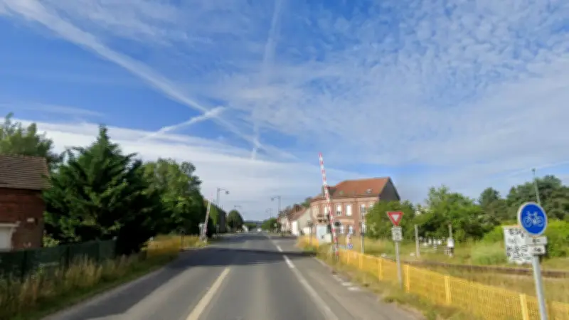 Collision mortelle à Estrées-Saint-Denis : un homme percute un train sur un passage à niveau
