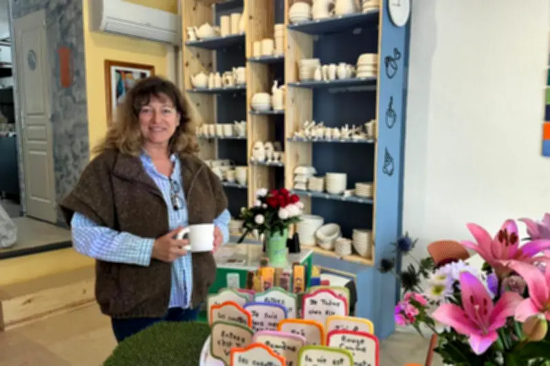 À Collobrières, un café-céramique unique où l'on crée sa tasse en dégustant un café
