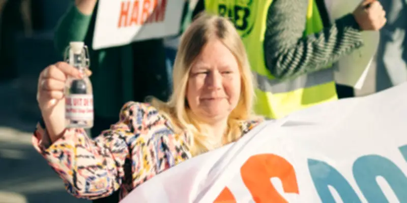 Colère des habitants face aux PFAS : la mobilisation monte jusqu'à Bruxelles
