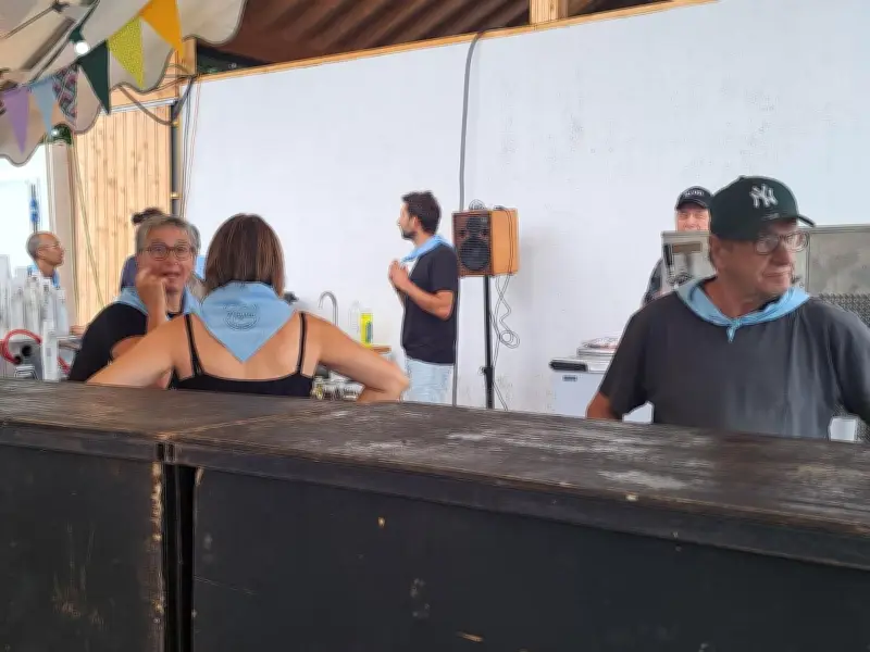 Com à la Maysou rouvre son café associatif avec spectacle et karaoké