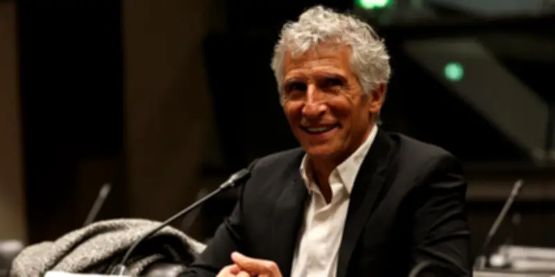 Commission d'enquête parlementaire sur l'audiovisuel public : Nagui se défend de s'enrichir aux dépens de France Télévisions