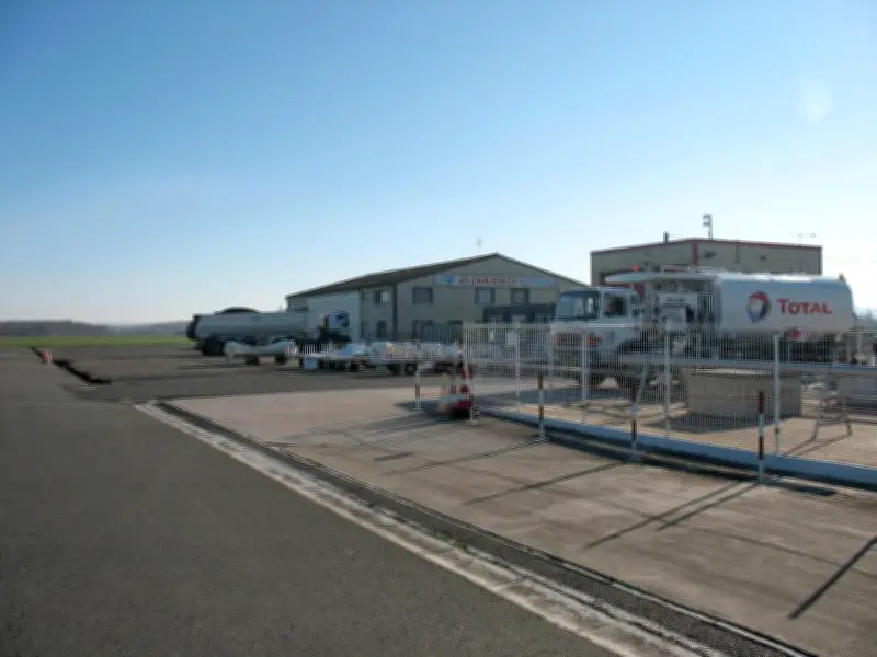 Conflit à l'aéroport de Bergerac : le maire en grève de la faim face à l'exploitant EGC Aero