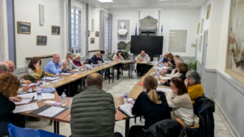 Conseil Municipal de Montfrin : Indemnités, Commissions et Décisions Unanimes