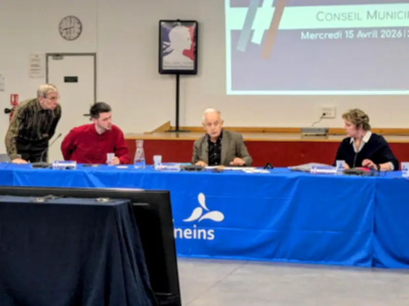 Conseil municipal sans vidéo à La Manoque : l'opposition critique une décision économique