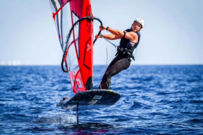 Constantin Flotard, espoir varois de l'IQFoil, brille à la Semaine olympique française